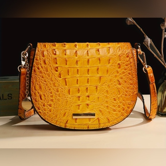 Stylish Crocodile Pattern Vogue Crossbody Bag - Picture 2 of 5